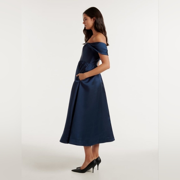 SOLD! Ever new Melbourne (a.k.a Forever new)-off the shoulder dress size 0/XS - Picture 4 of 7